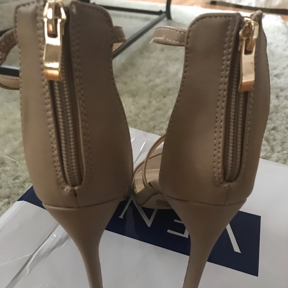 Heels - Picture 3 of 7